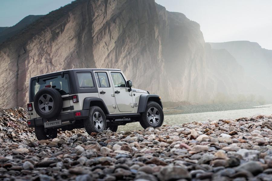  Jeep Wrangler Unlimited Rubicon Recon (JK) 2017 года  (CN) (фото 3 из 8)